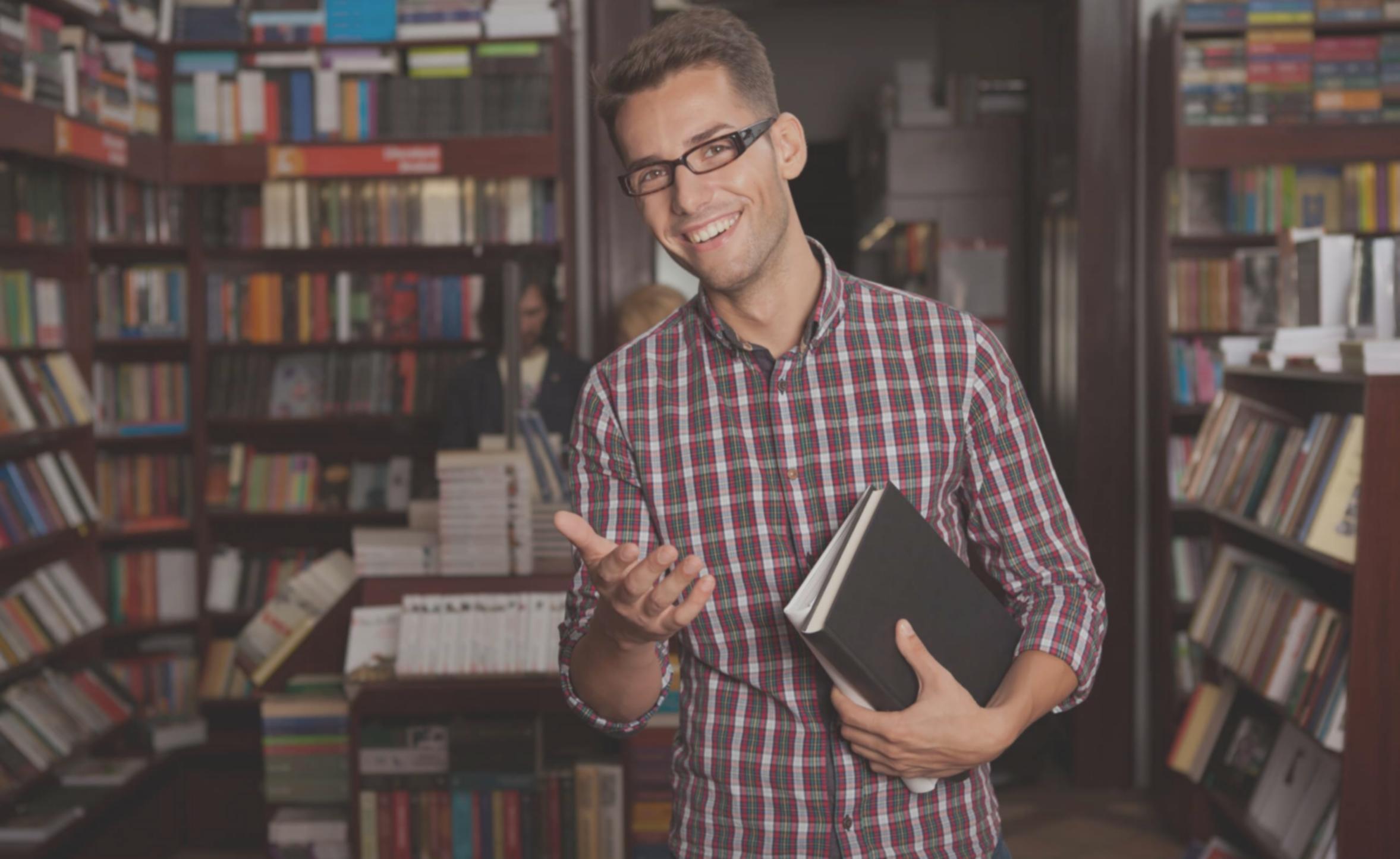 Profesionales colaborando en análisis financiero